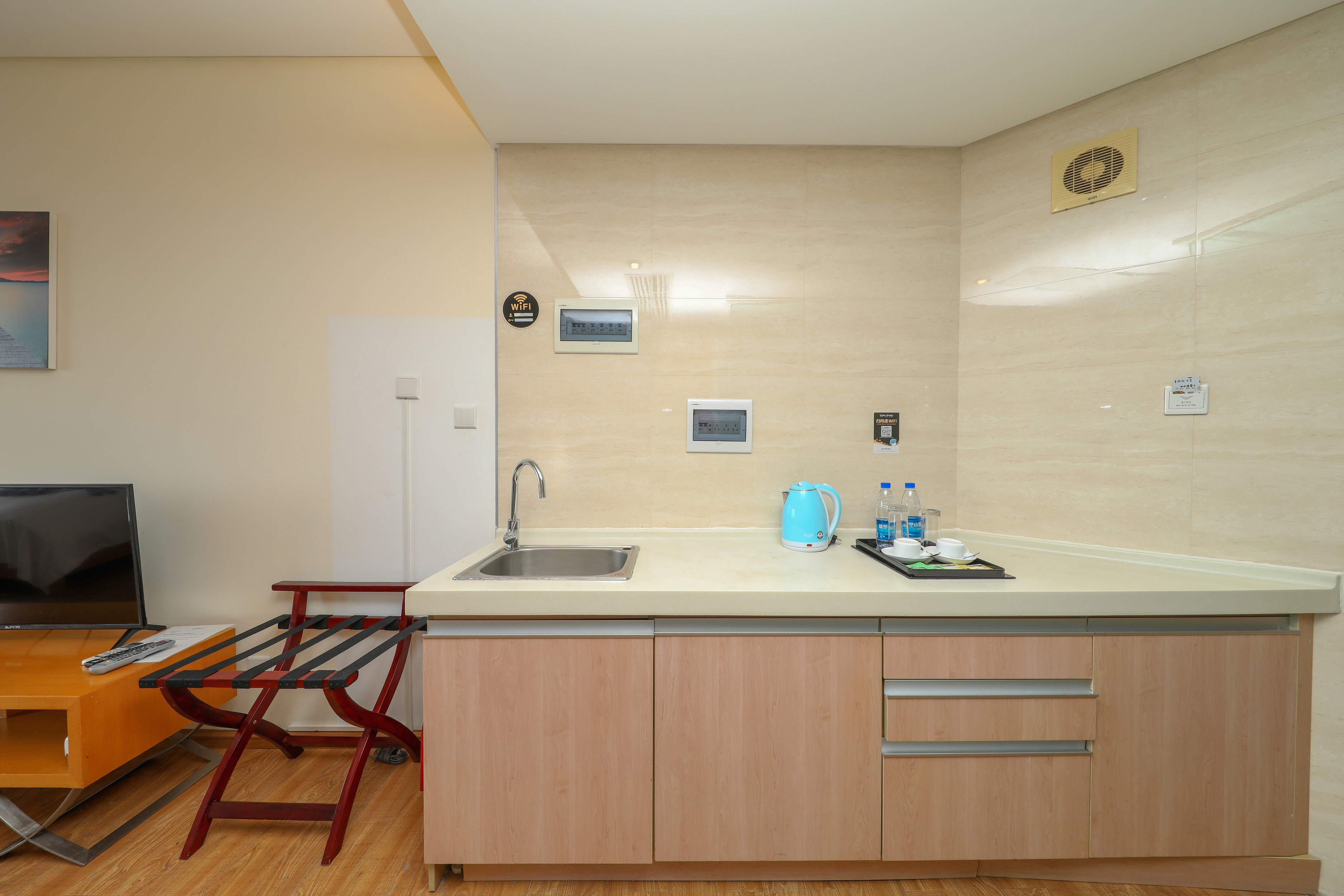 高級湖景大床房