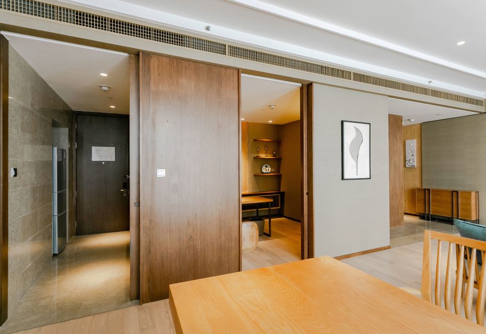 豪华套房（金可儿床垫+独立阳台+书桌+小童乐园）