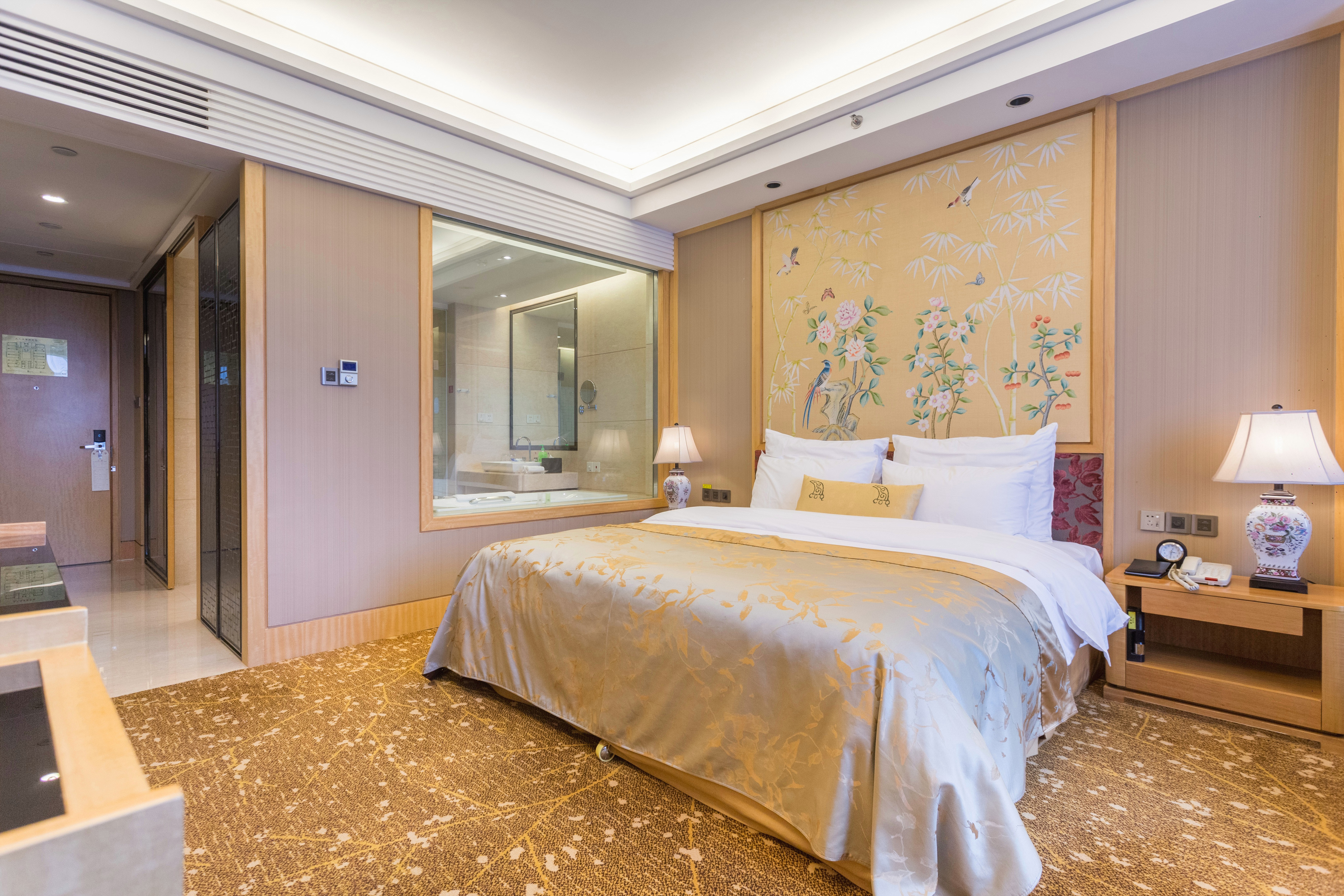 主楼豪华大床房