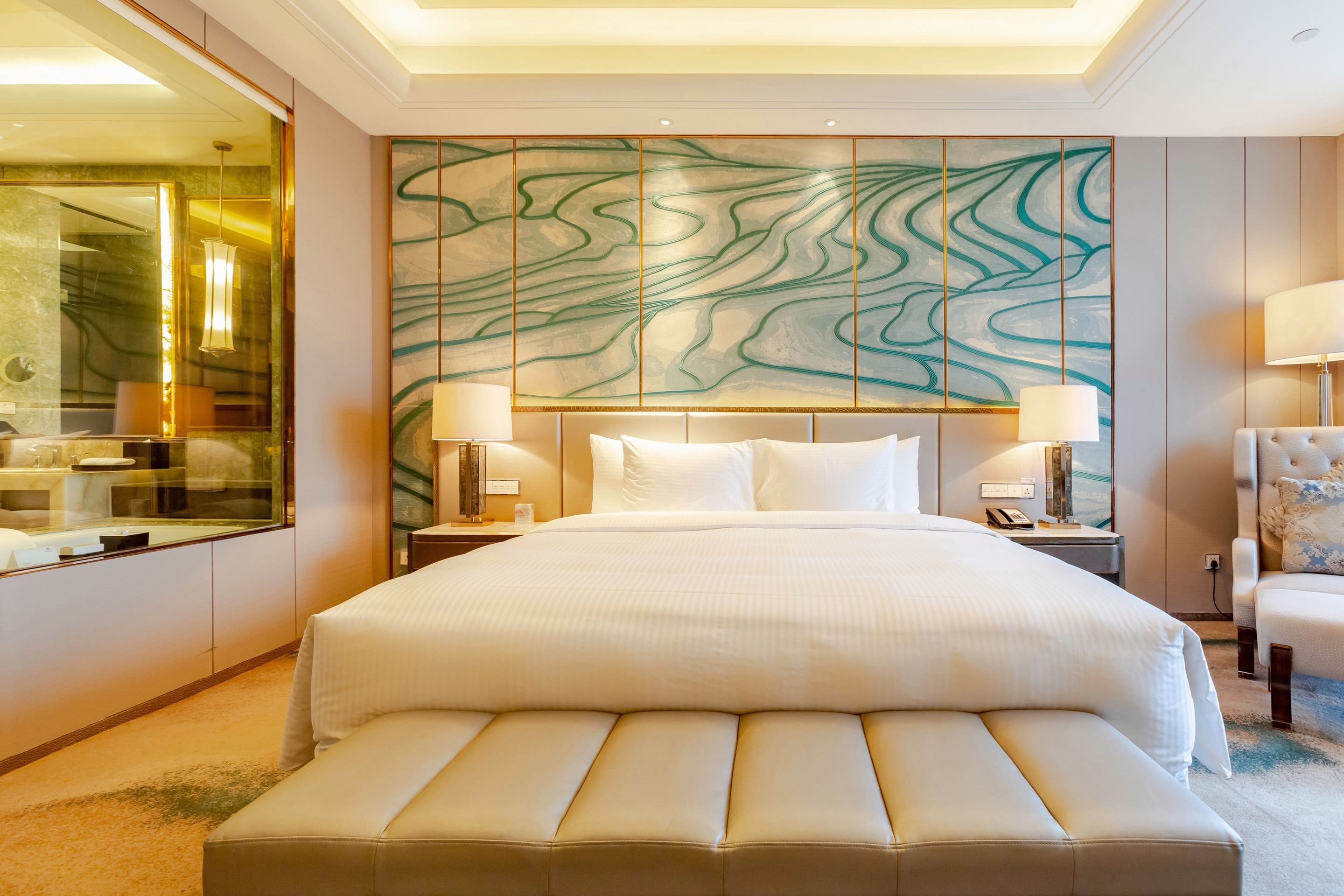 豪华大床房（繁华商业街景）