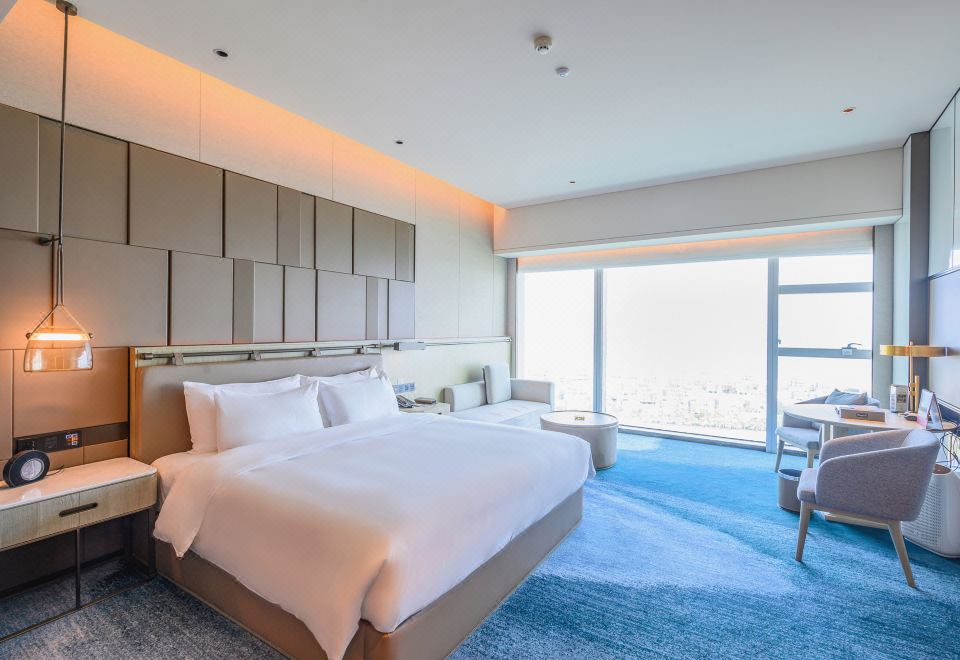 行政海景大床房（180度全落地窗看海景日出）