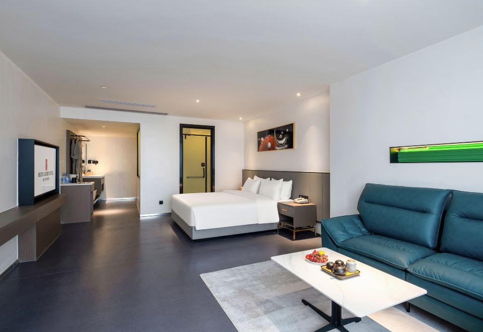 Deluxe River-view Queen Room