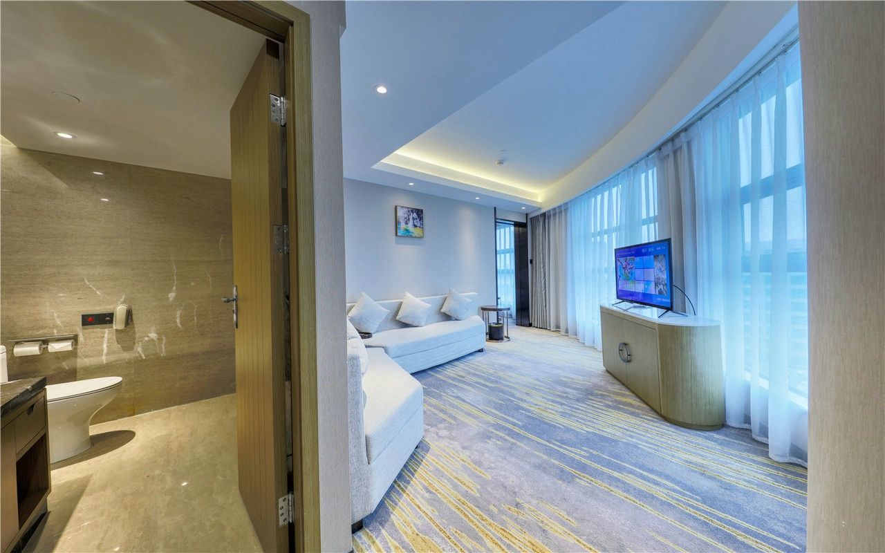 精选套房「尊享接待沙发组+宽体独立浴缸+静音智能马桶」