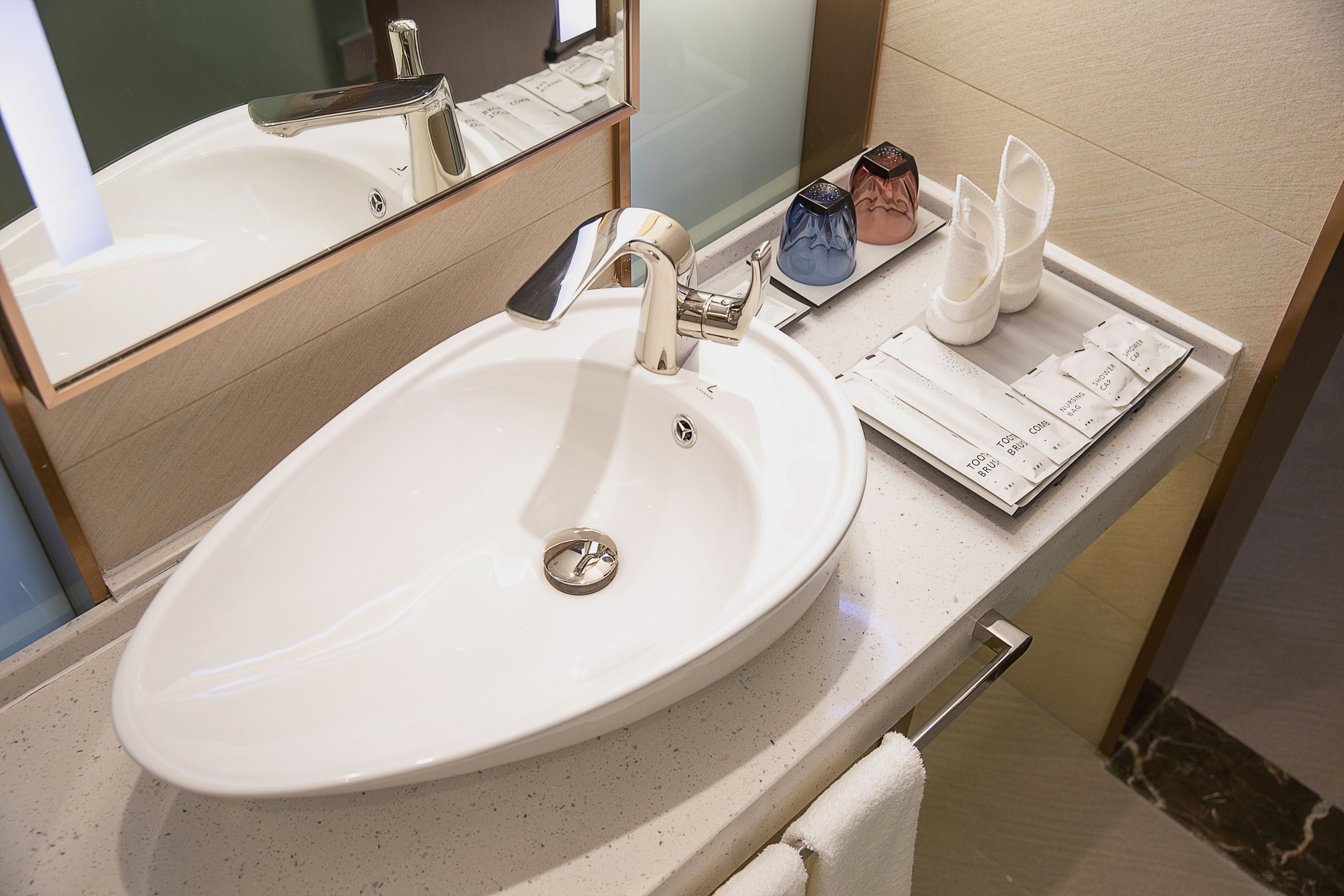 豪华大床房+慕斯床垫 ▏品牌洗浴用品▏迷你小冰箱