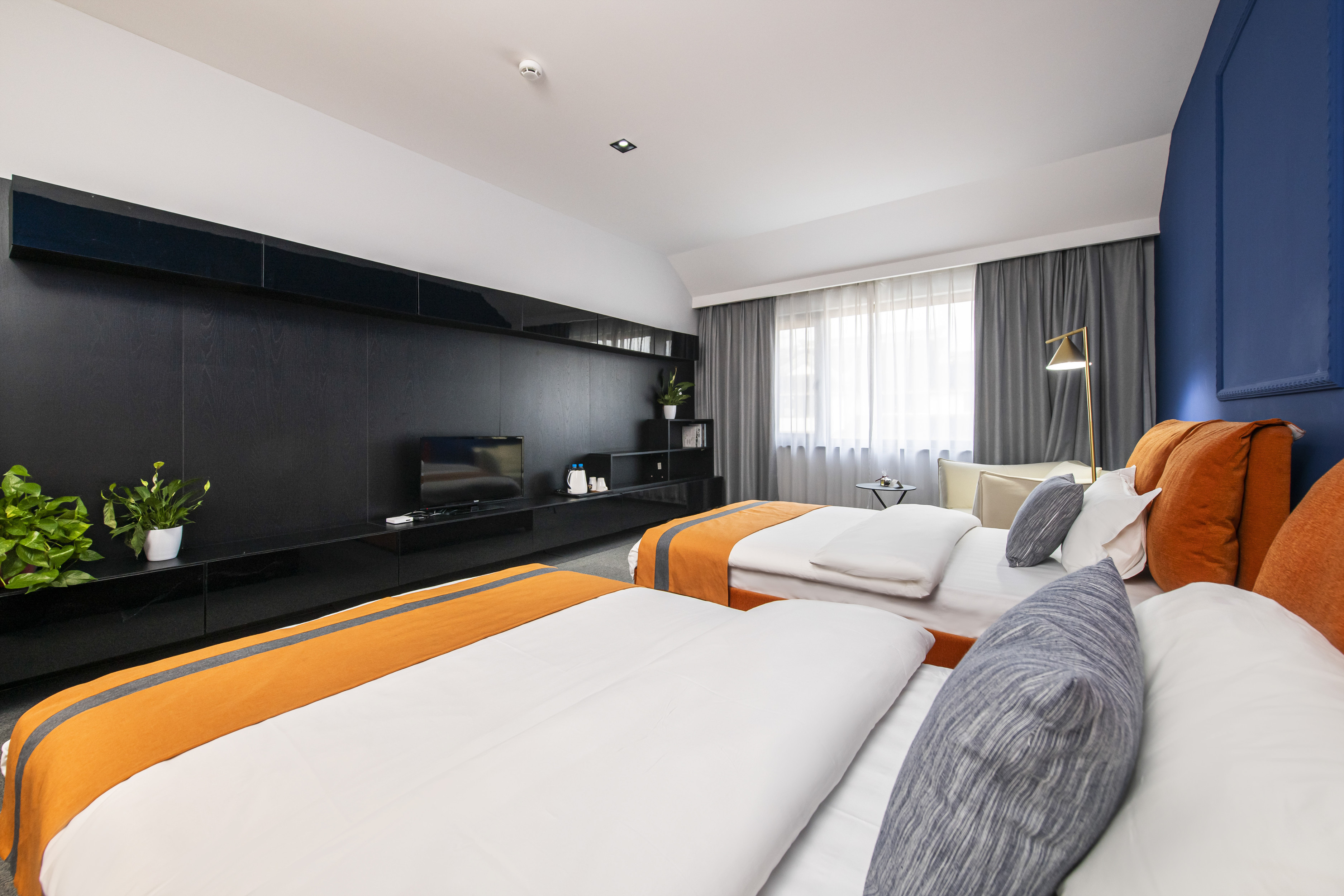 沉香文艺双床房【舒软沙发+办公桌椅+乾湿分离】