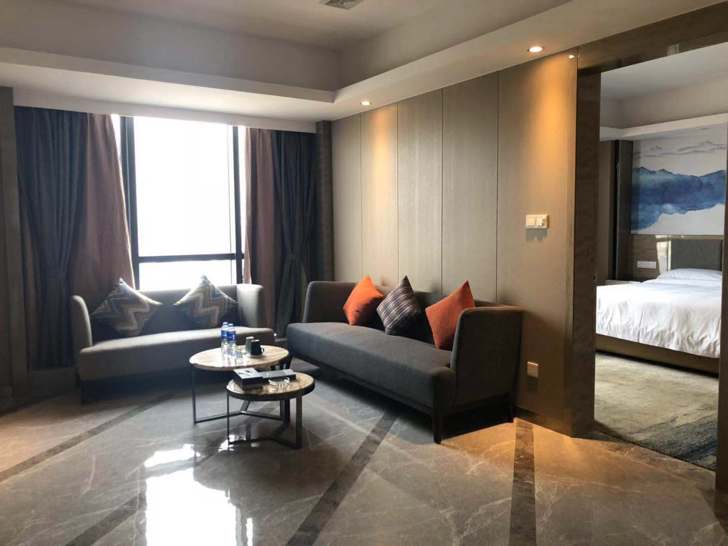 商务套房（宽敞明亮+现代轻奢+一厅一房大床两衞）