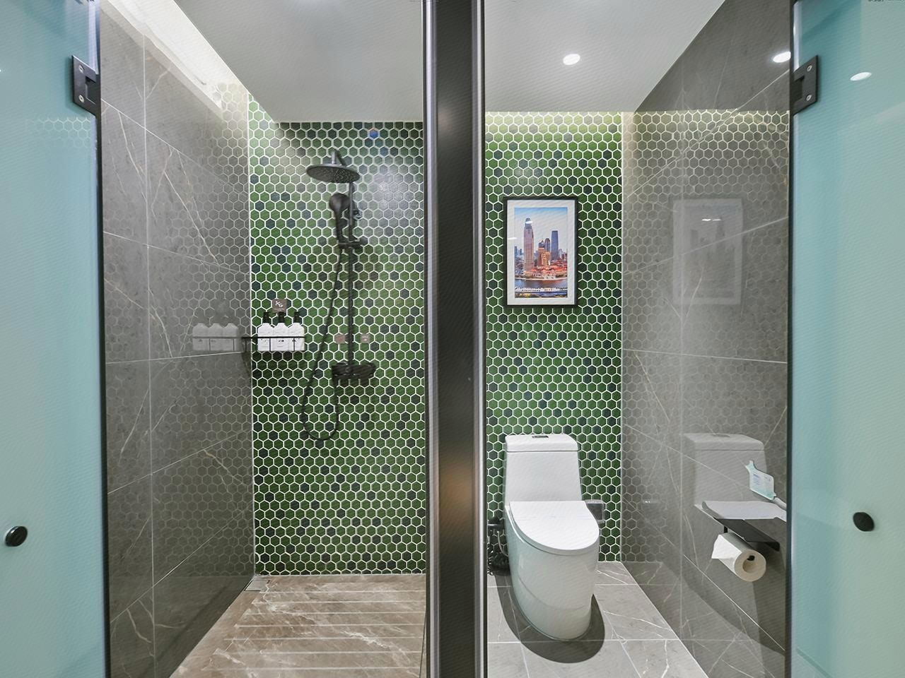 高级大床房（智能客控＋小冰箱）