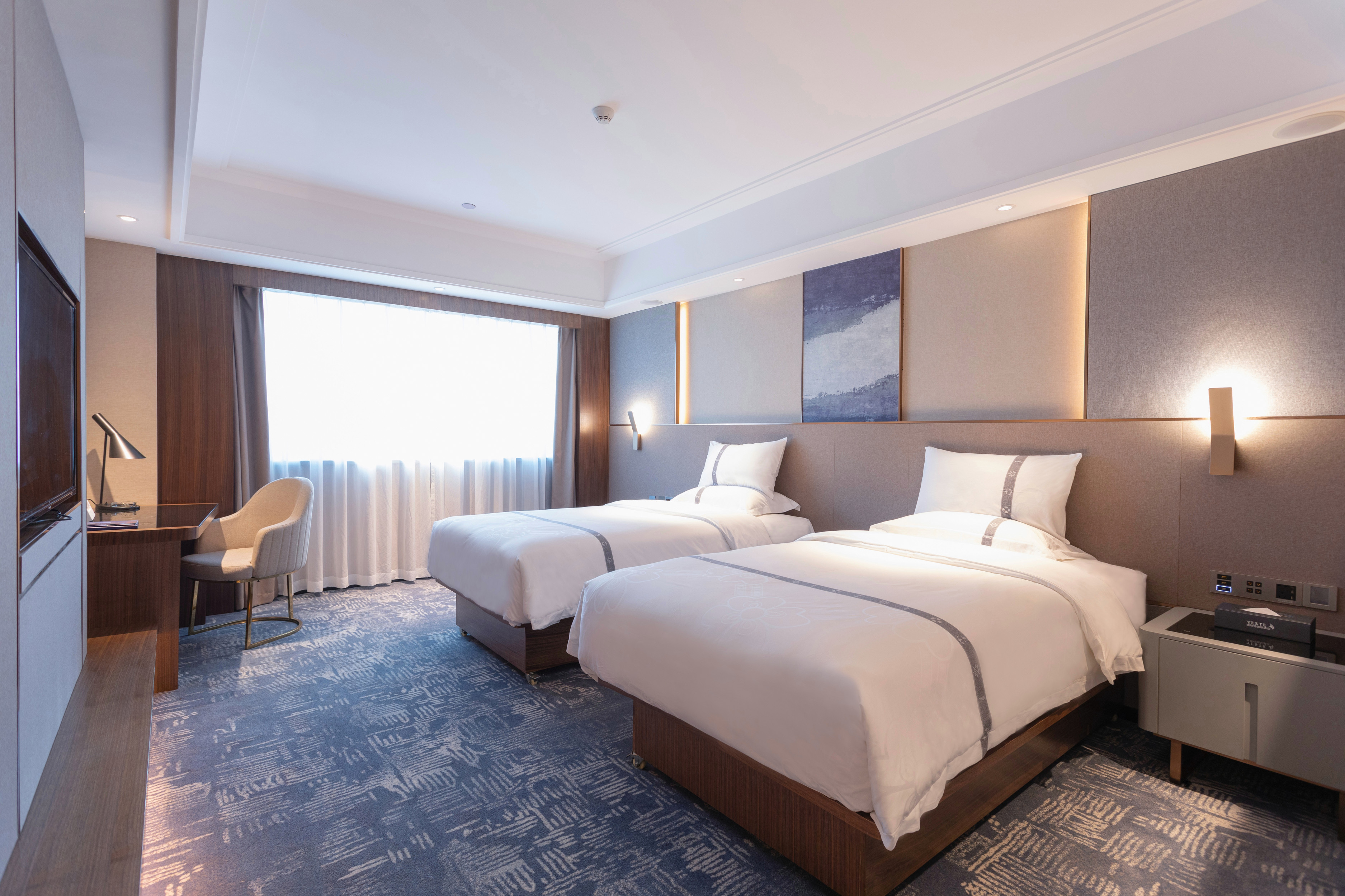 Guestroom - with View (2 beds) (Desk, window)