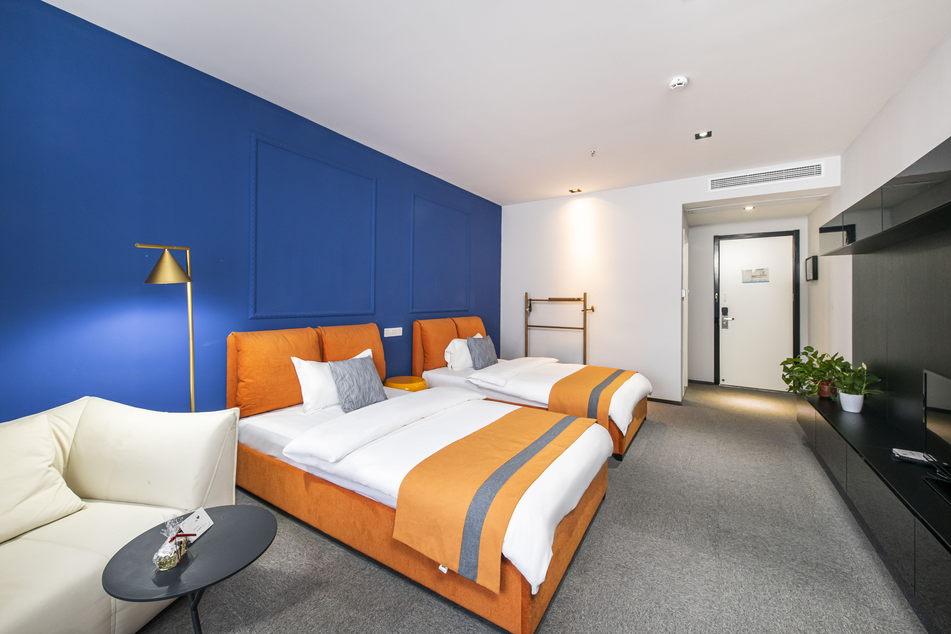 沉香文艺双床房【舒软沙发+办公桌椅+乾湿分离】