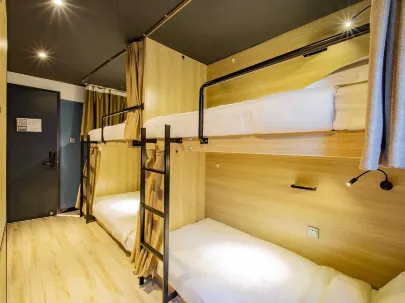 Sanya IPK Backpackers Hostel 6-person Room (Room rate calculated per bed)