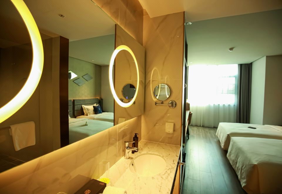 雅致双床房（加热毛巾杆+小冰箱+智能镜）