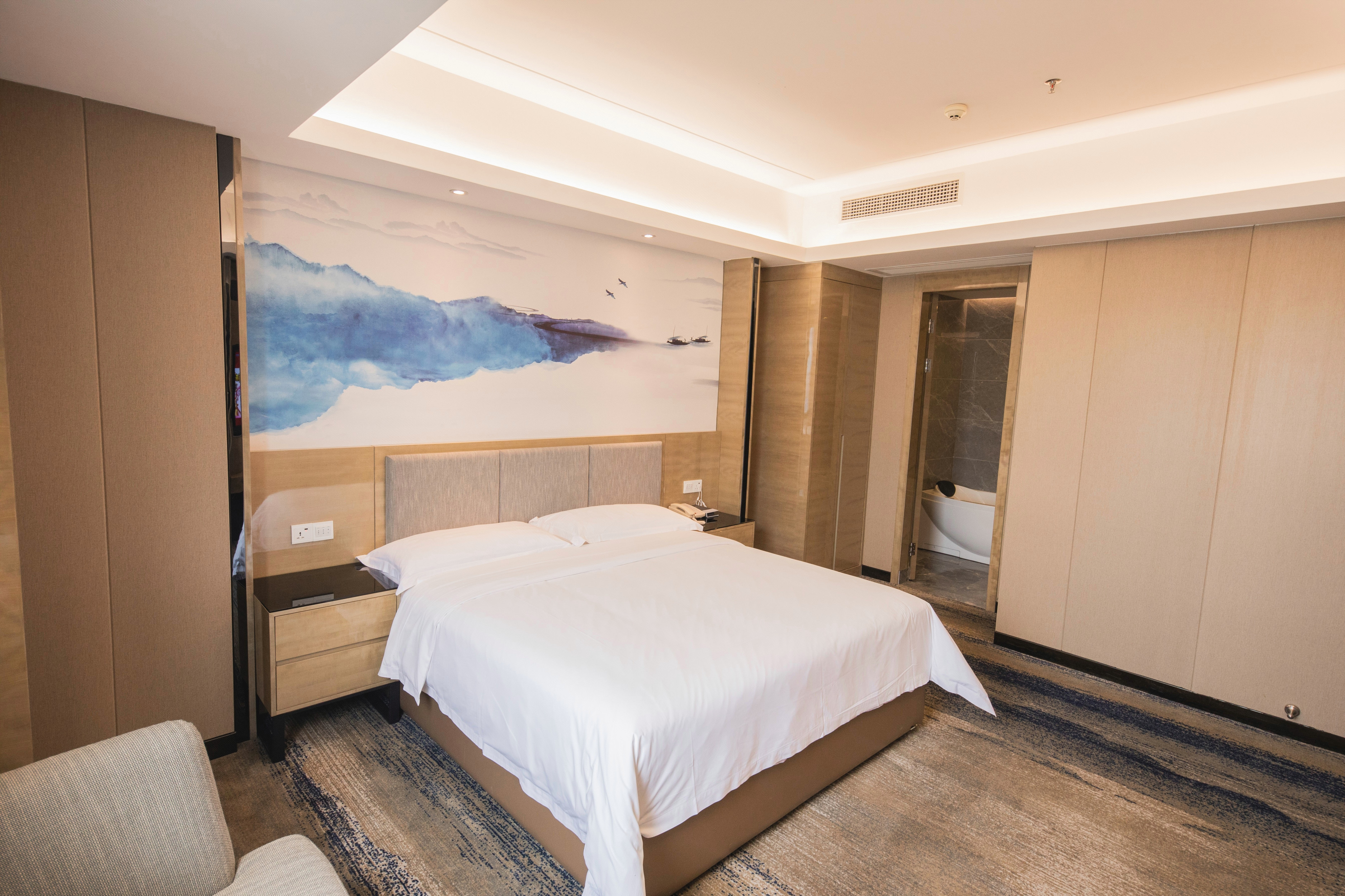 商务套房（宽敞明亮+现代轻奢+一厅一房大床两衞）