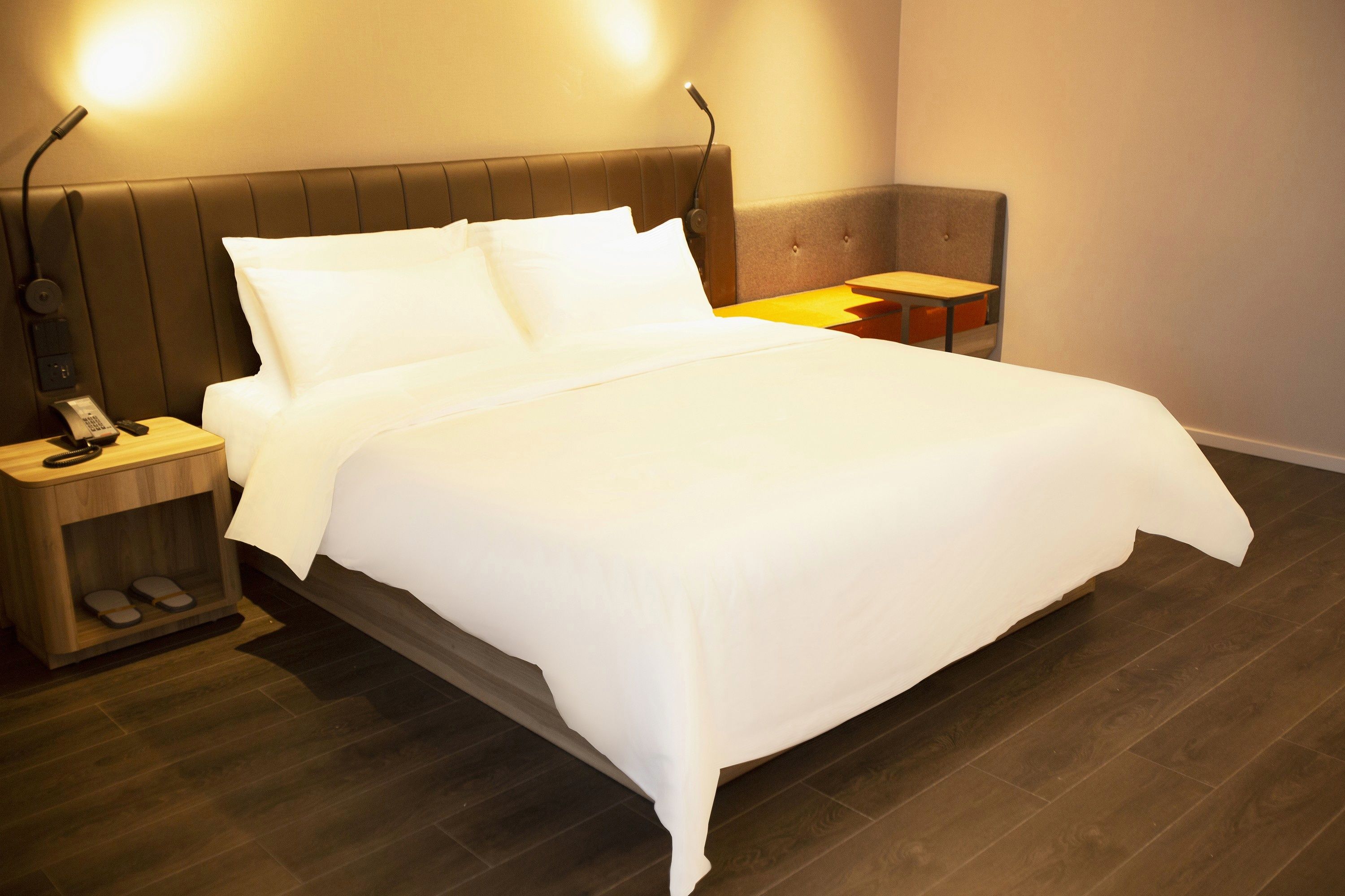 高级大床房/55寸电视投屏/全明窗