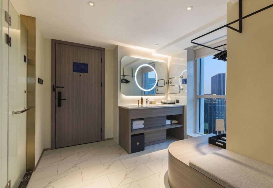 观景行政大床房（65寸可投屏+小冰箱＋加热毛巾杆）