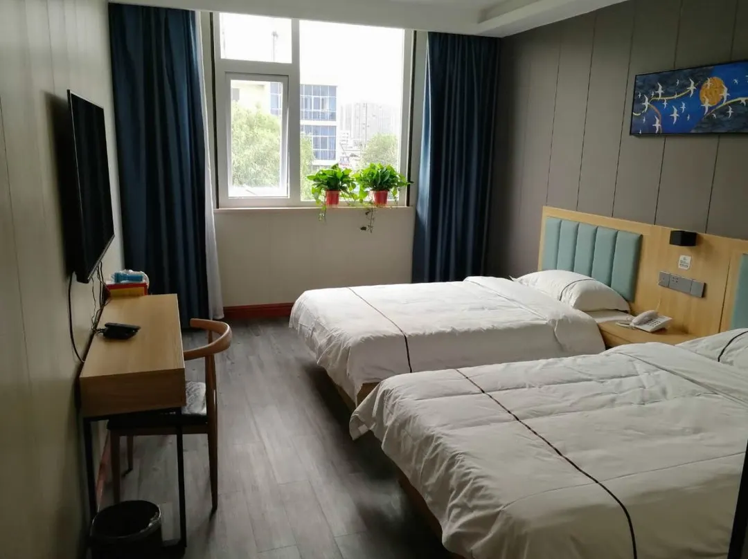 Lutong Hotel Luhe Road - Luohe