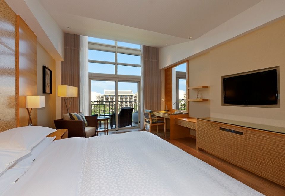 Four Points By Sheraton Shenzhou PeninsulaDeluxe Queen Room