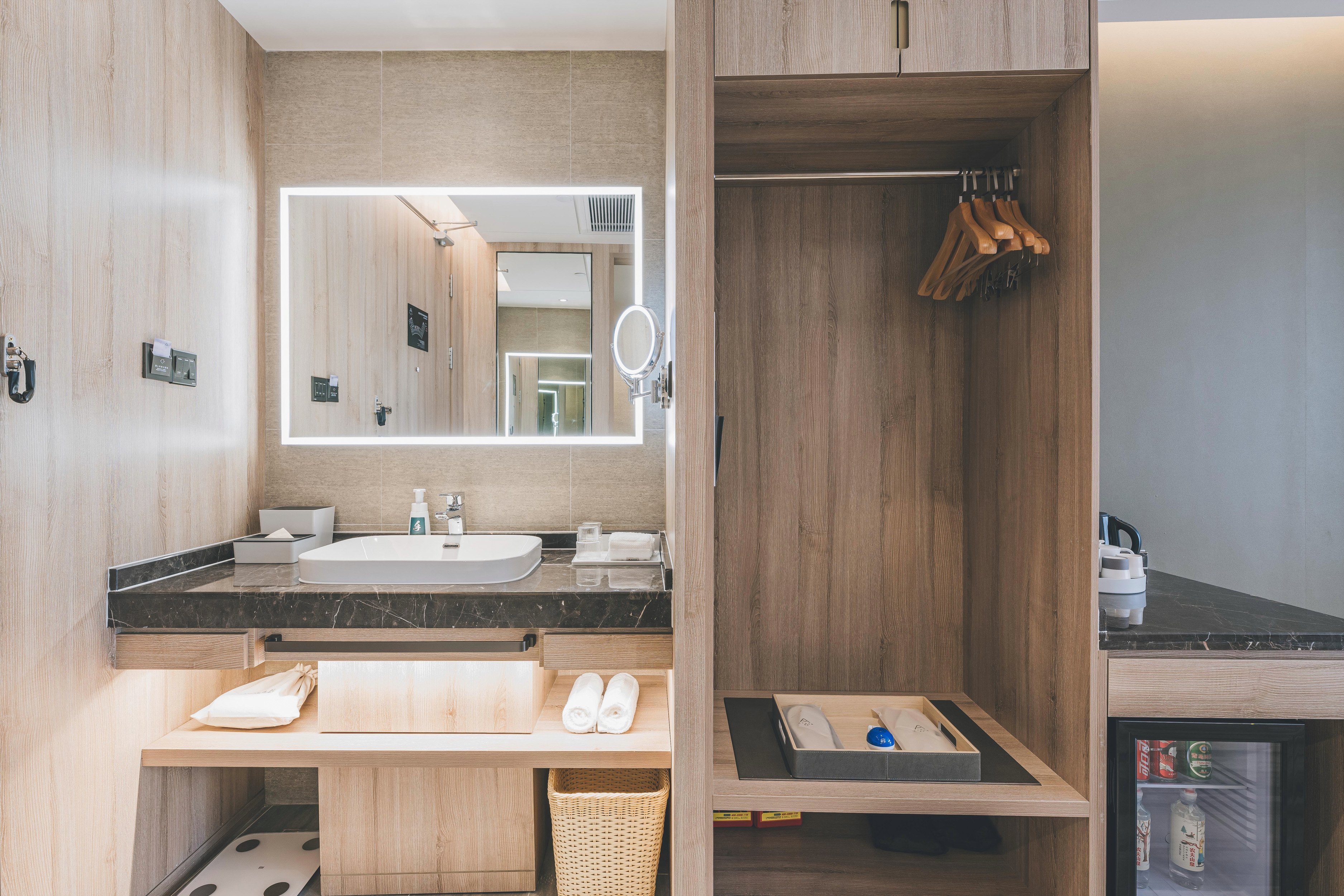 行政大床房（亚朵星球深睡床垫+深睡枕+mini吧小冰箱）