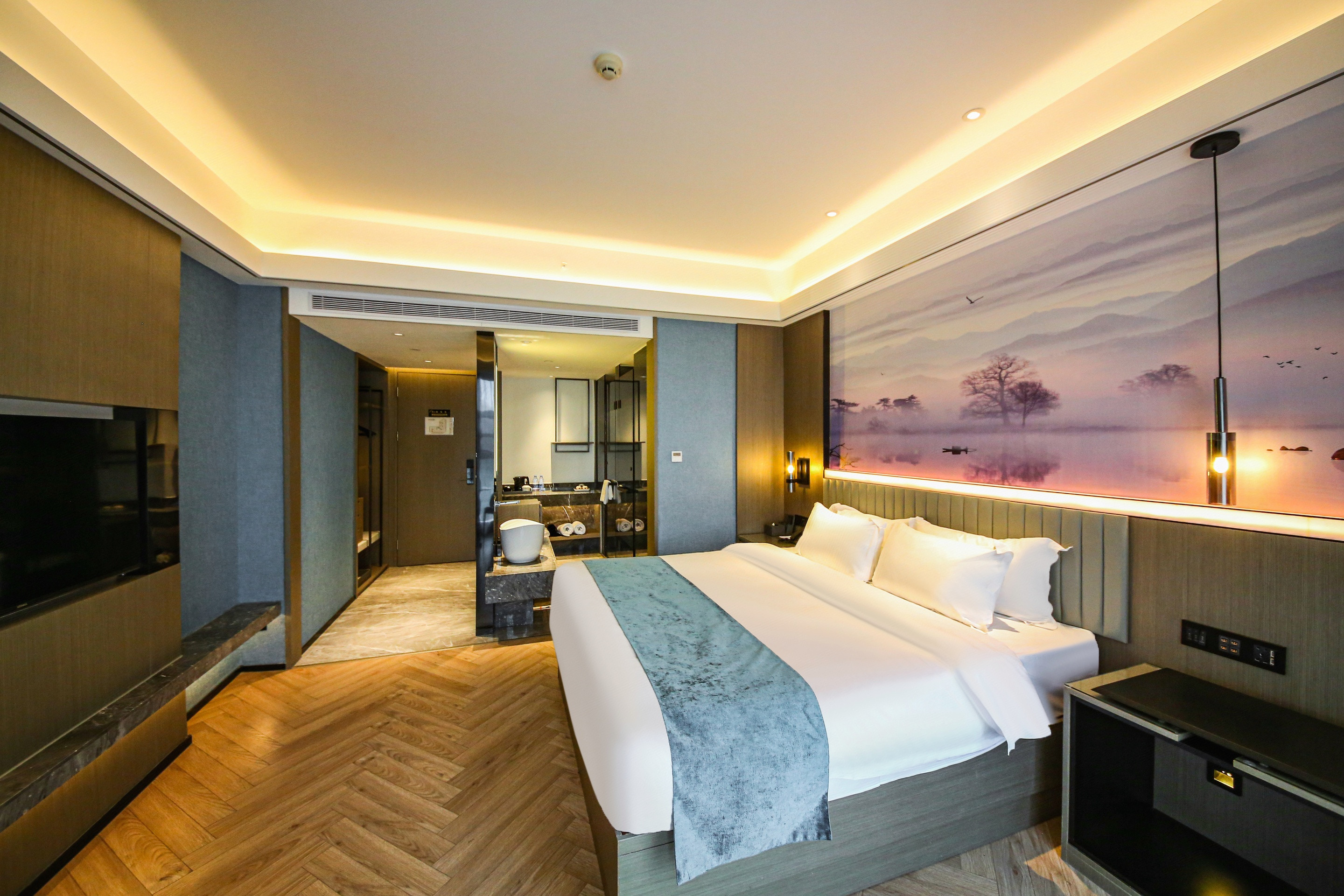 Deluxe Queen Room