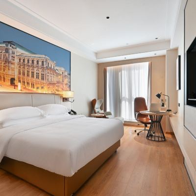 豪華大床房 維也納國際飯店（昆明長水國際機場航廈現代廣場店）優惠