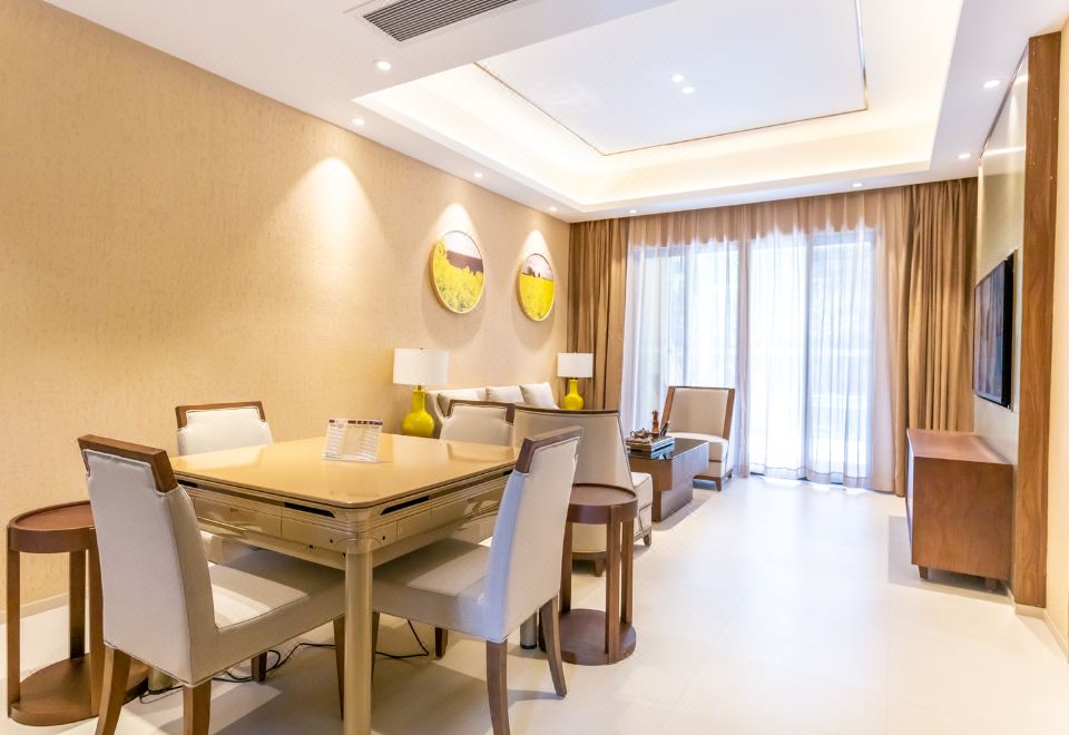 Yuetianxia Hot Spring HotelB-zone Hydrophilic Hot Spring Three Bedroom Villa