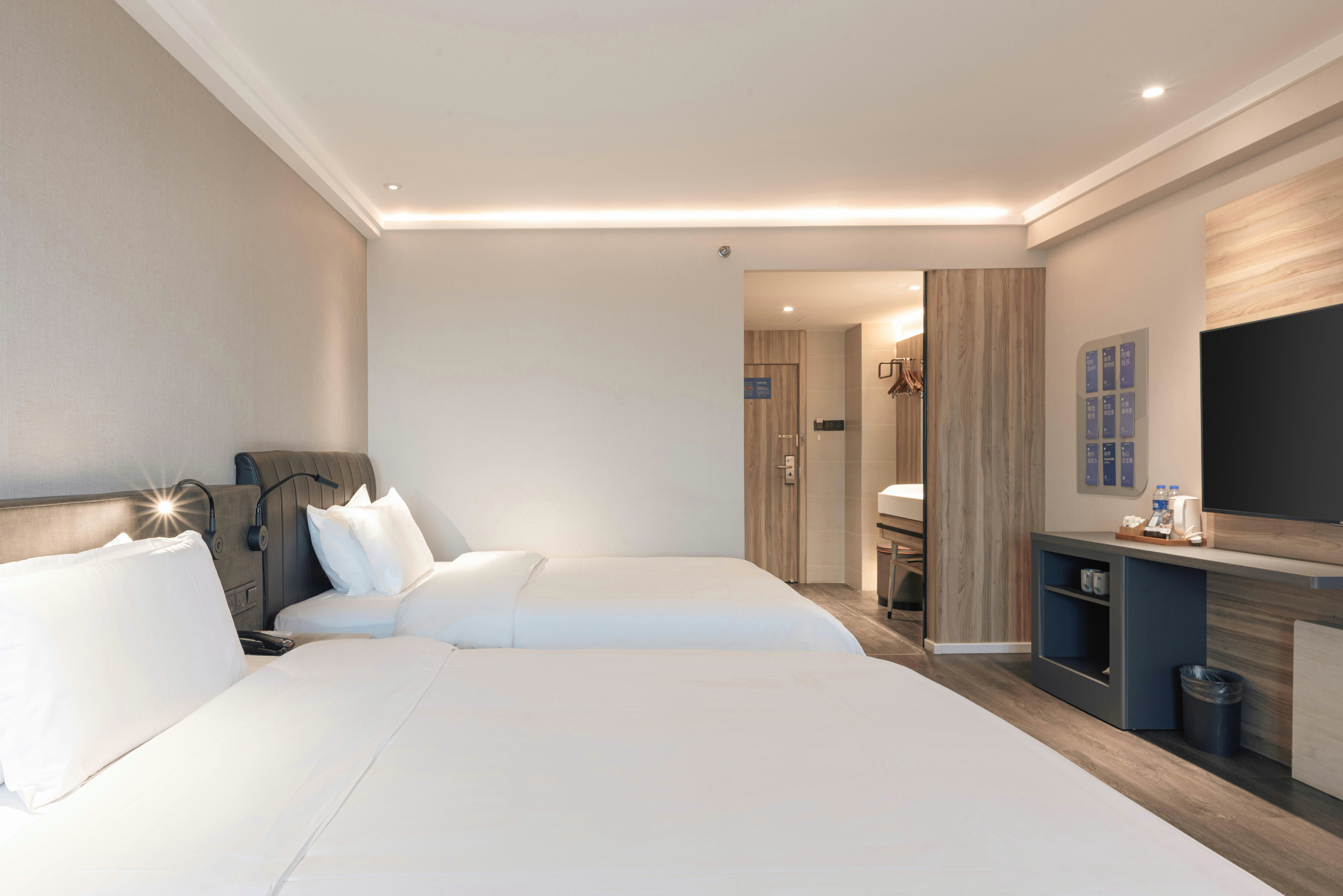 HanTing Premium Hotel (Kunming Donghua)商务双床房【金可儿床垫+电视投屏】