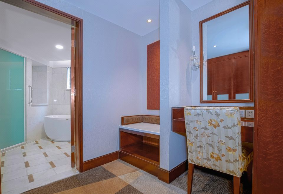 巨幕影音家庭套大床房