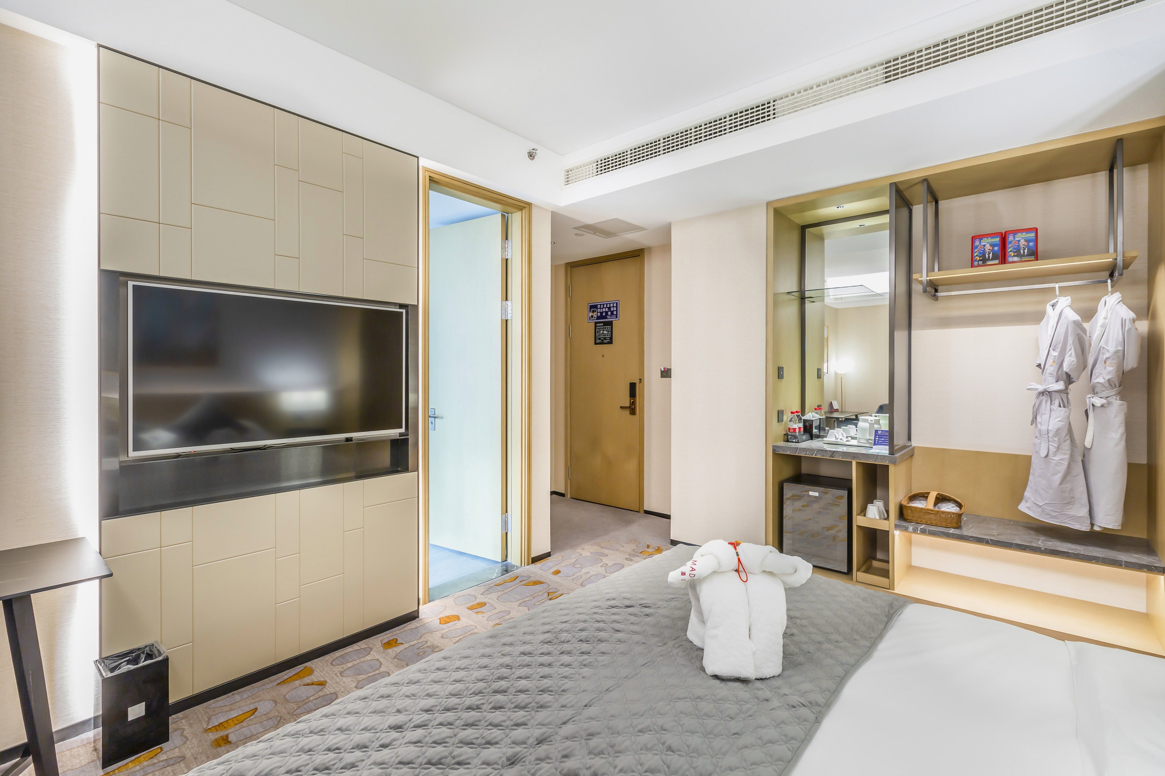 豪华大床房（水系花园景观+80支贡缎床品+金可儿床垫）