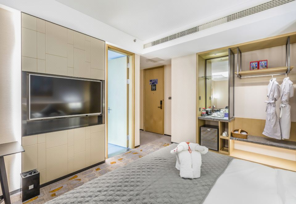 豪华大床房（水系花园景观+80支贡缎床品+金可儿床垫）