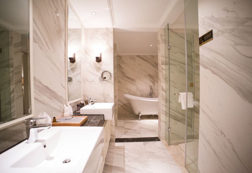 New World HotelLuxury Executive King Room