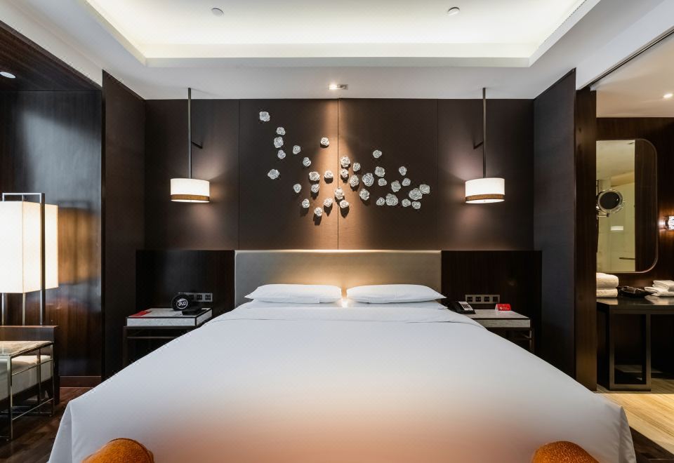 單臥套房超大床【獨立起居室+雙衞+戴森吹風機】