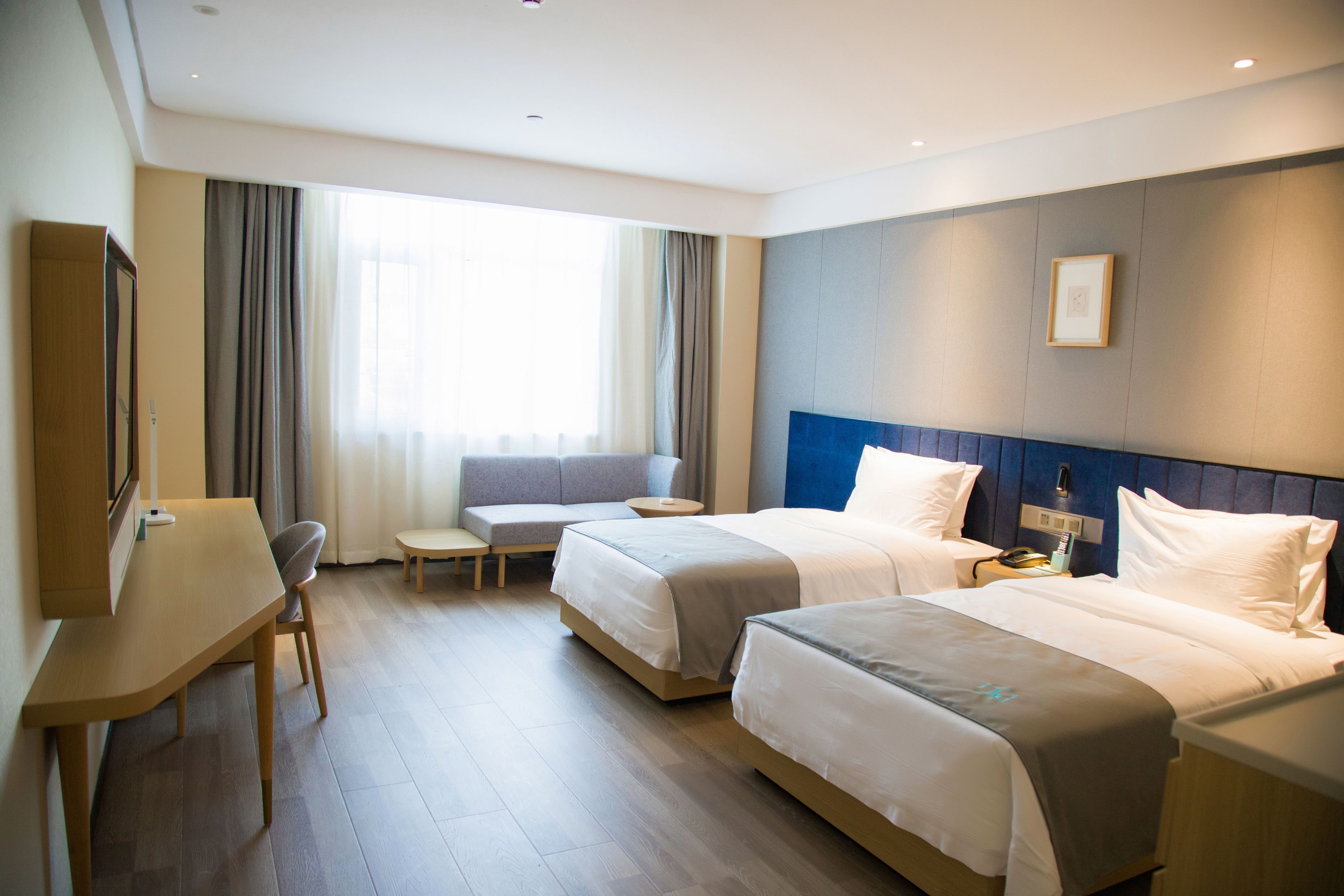 LanOuShangPin Hotel (Fang County Xiguan Impression Scenic Area)兰欧高级双床房