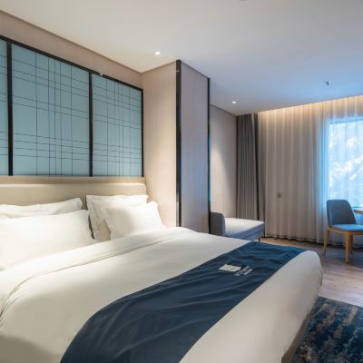 豪華大床房（明亮視野+智能客控） 宜尚酒店（廣州天河崗頂地鐵站石牌東路店）優惠
