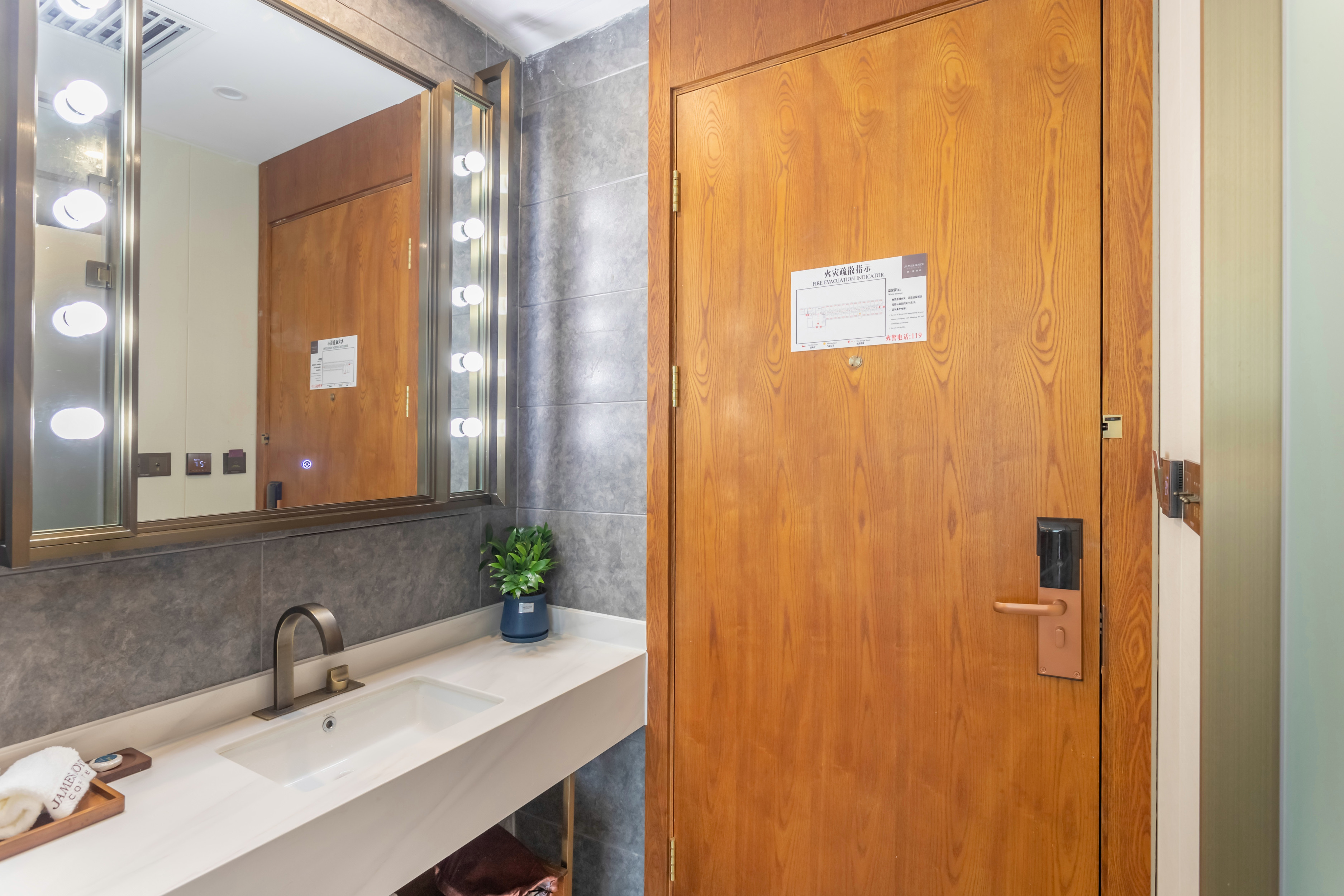 醇享大床房（阳面大窗+手机投屏）