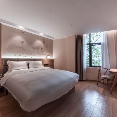 雲海·清雅大床房（特色實木床品+窗簾） 雲孚裏雲宿（都江堰南橋雲居）優惠