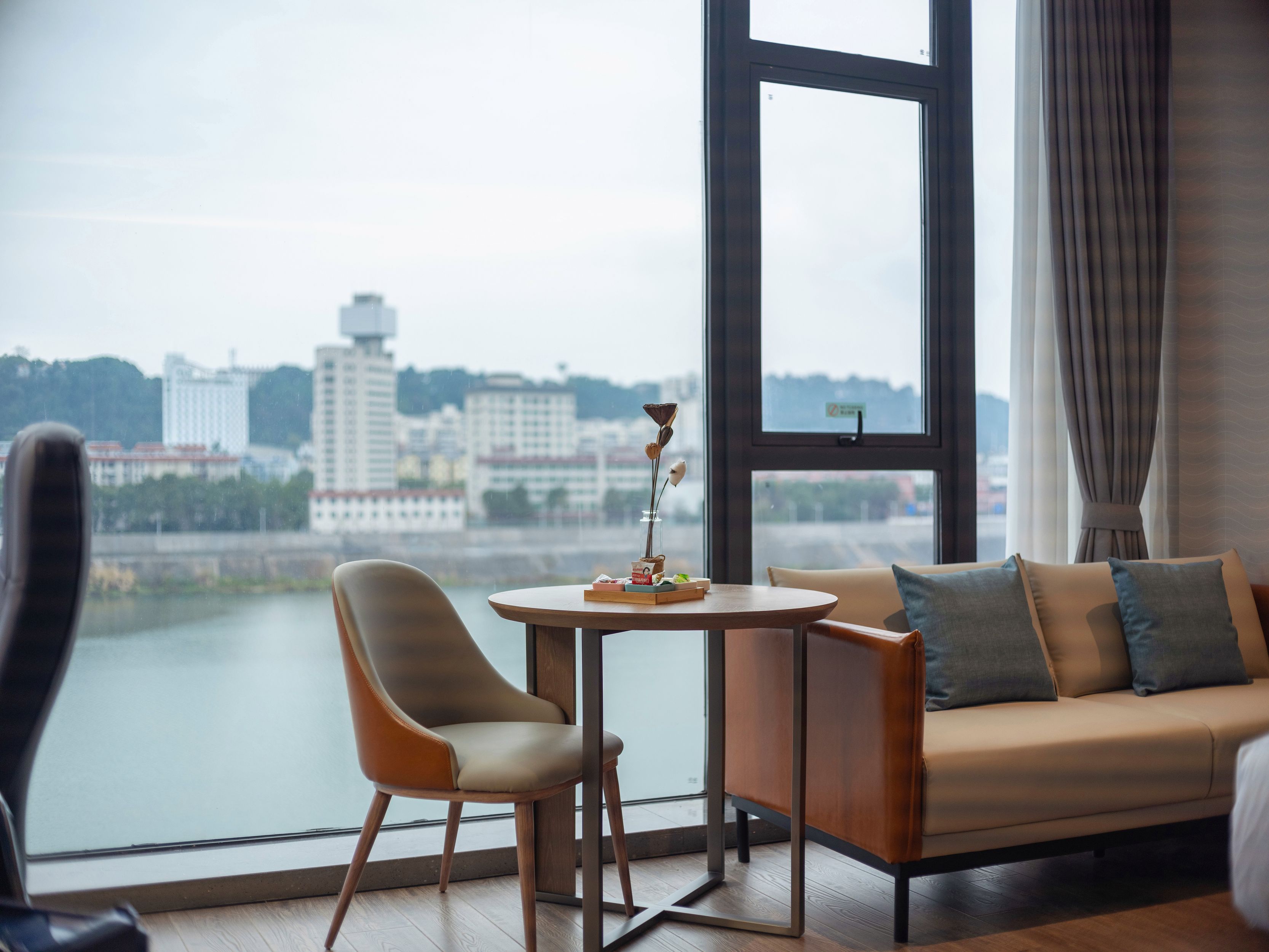 行政大床房（动人湖景）