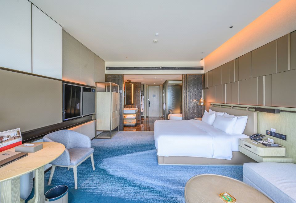 行政海景大床房（180度全落地窗看海景日出）