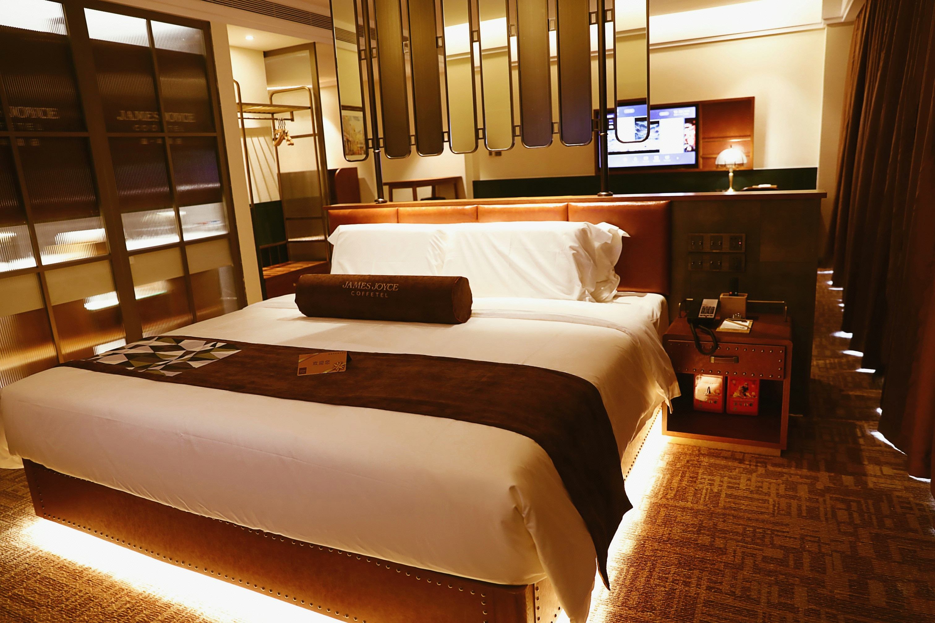 至尊浪漫红酒大床房