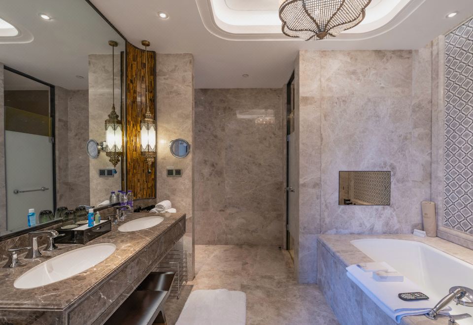 豪华套房 （奢享空间+深睡床垫+加湿器+高端洗护品）