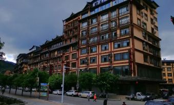 Pingbian Yinfeng Spa Hotel