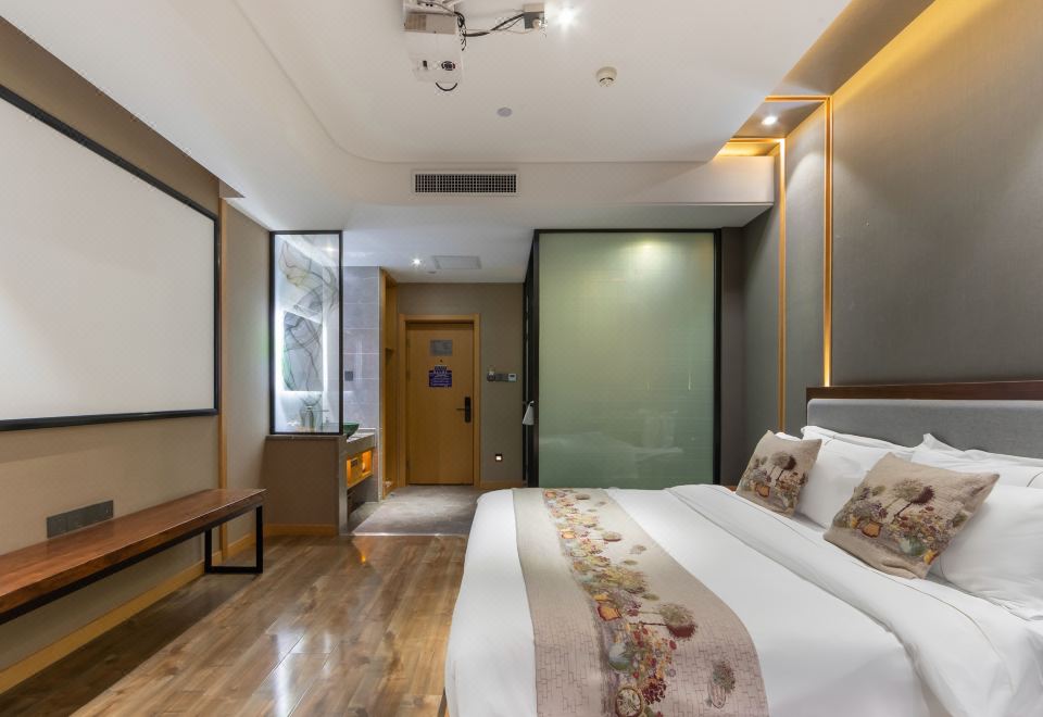 Imaginative Cinema Double Bed Room (Enjoy Iqiyi Diamond VIP + Fridge + 120-Inch Projection Screen)