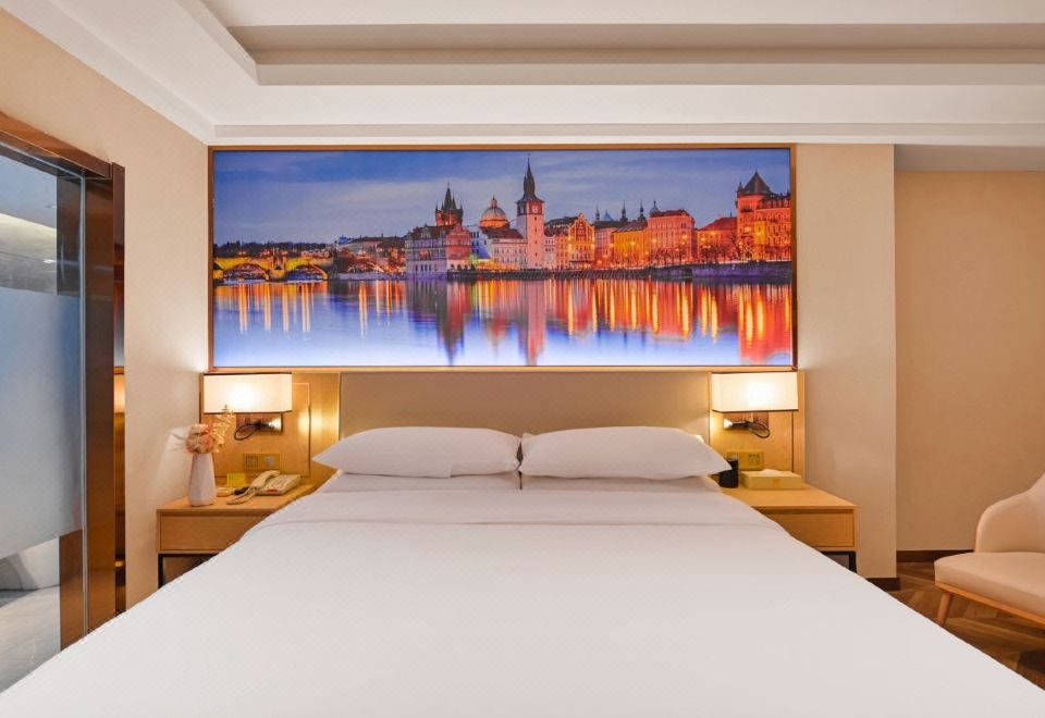 Vienna Hotel (Nanjing Hexi Golden Eagle Shop)Business Queen Room