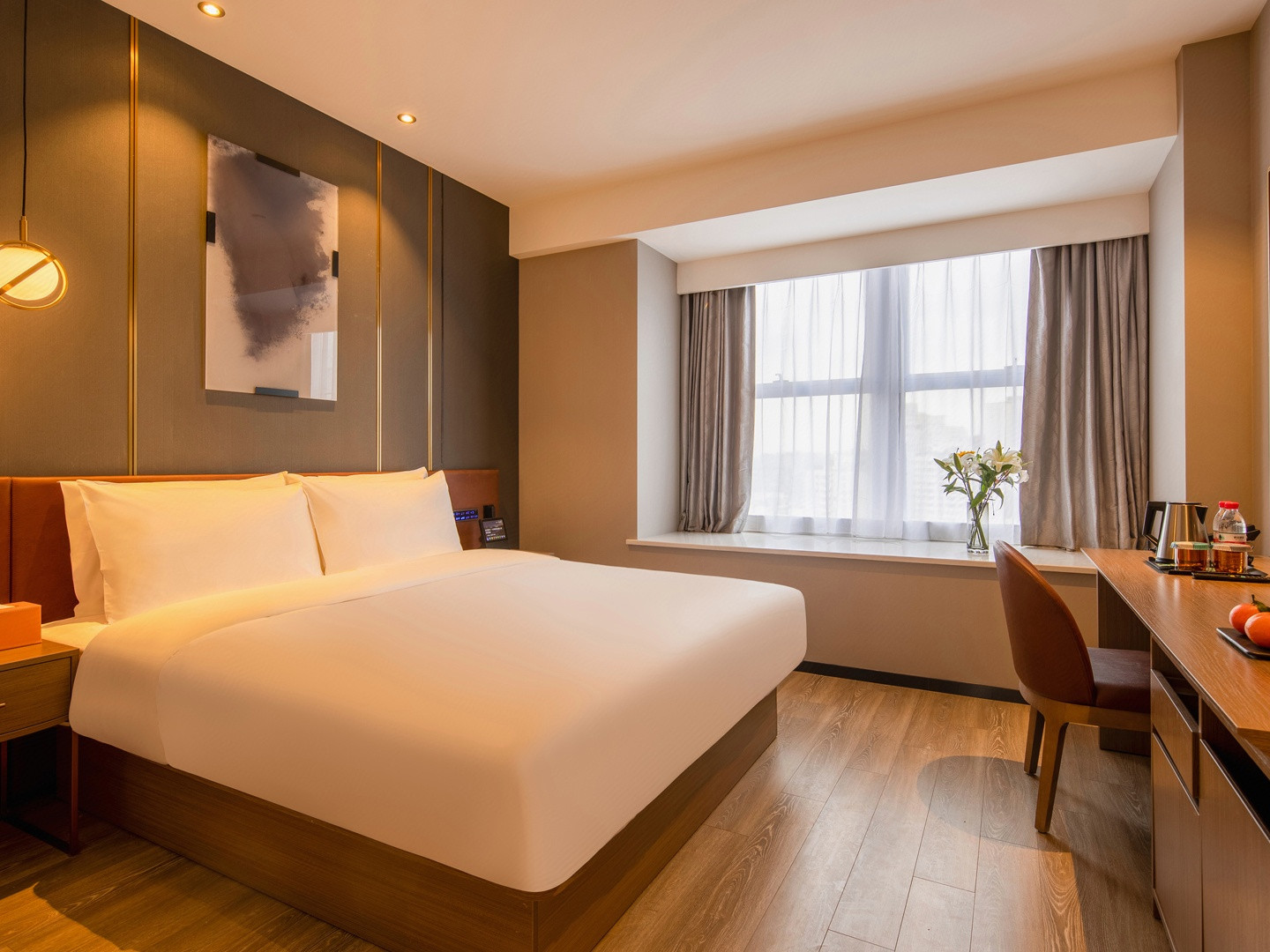 标准大床房（电视投屏+小冰箱+恒温马桶）