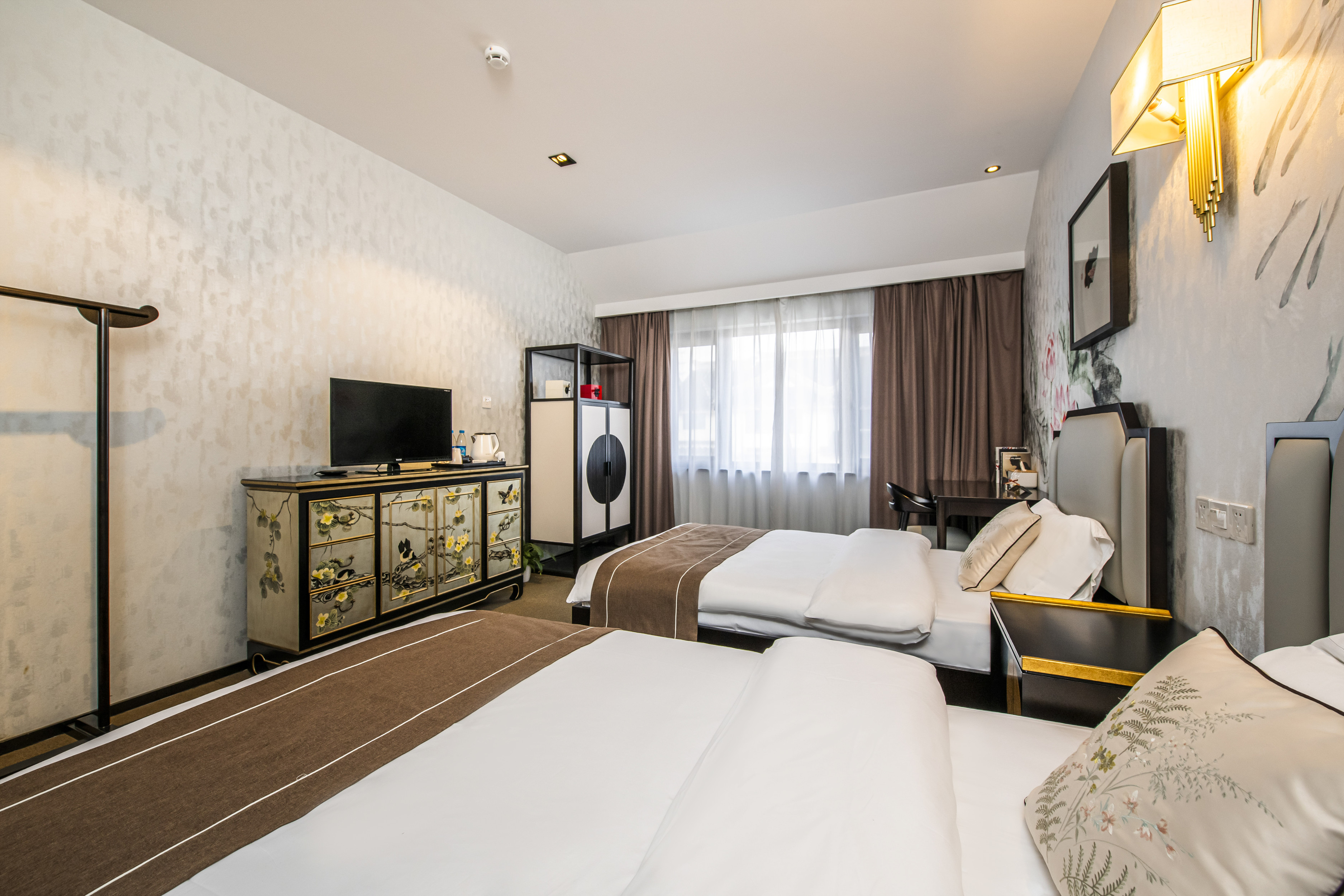 沉香文艺双床房【舒软沙发+办公桌椅+乾湿分离】