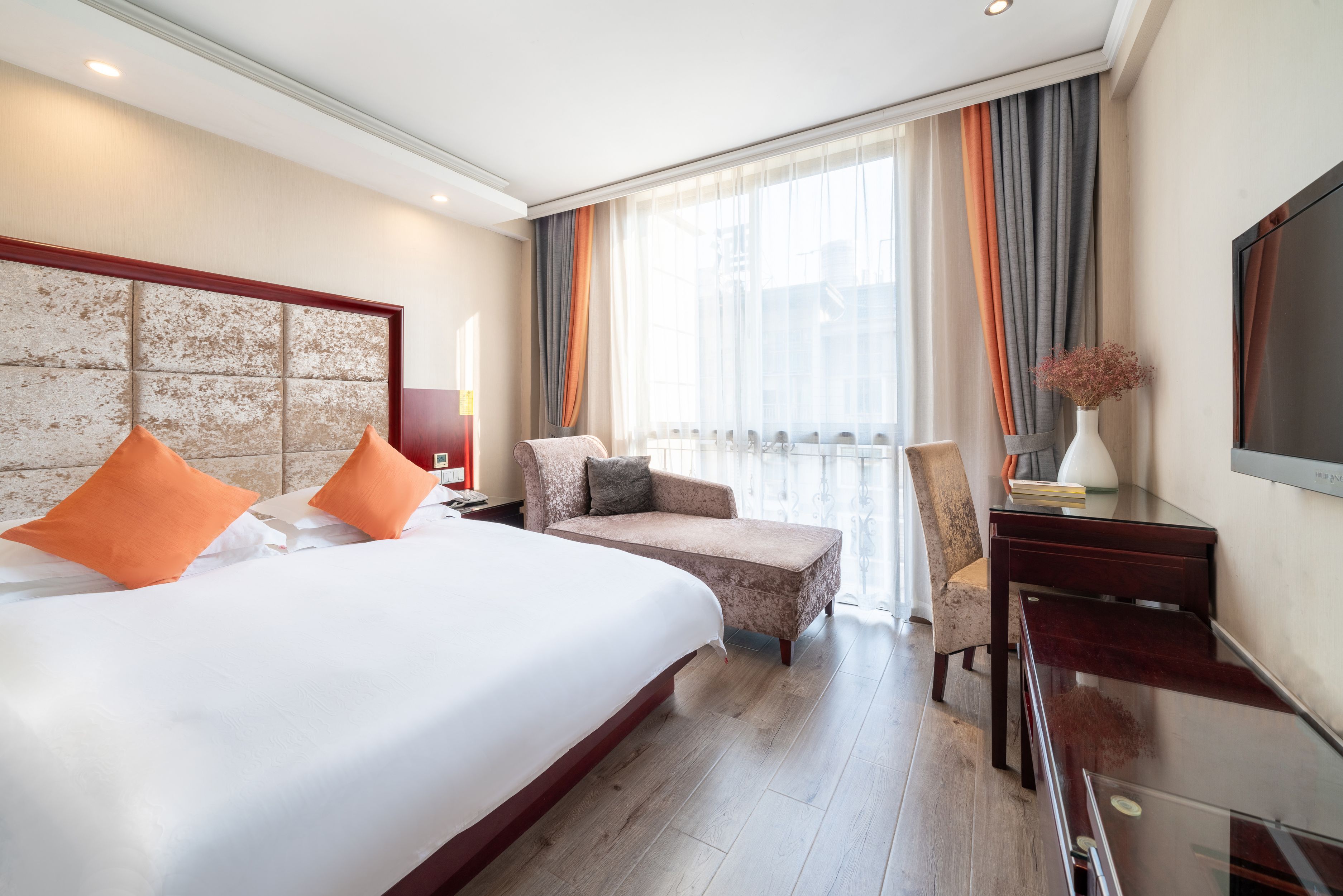 Wanzi Hotel精緻大床房【零壓助眠床墊+通透採光】