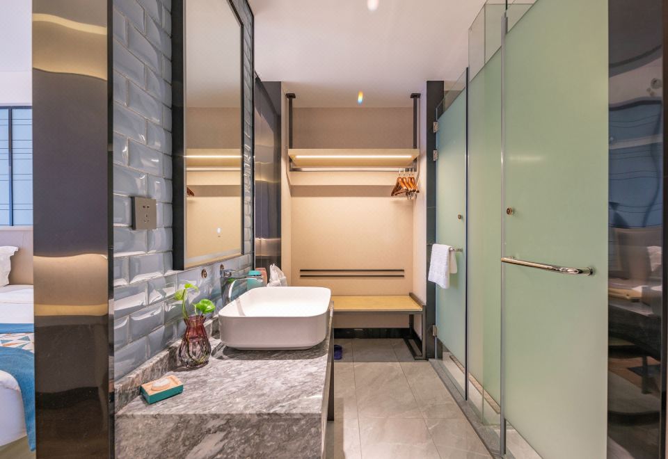 商务标准间（品质床垫+超大落地窗+乾湿分离）