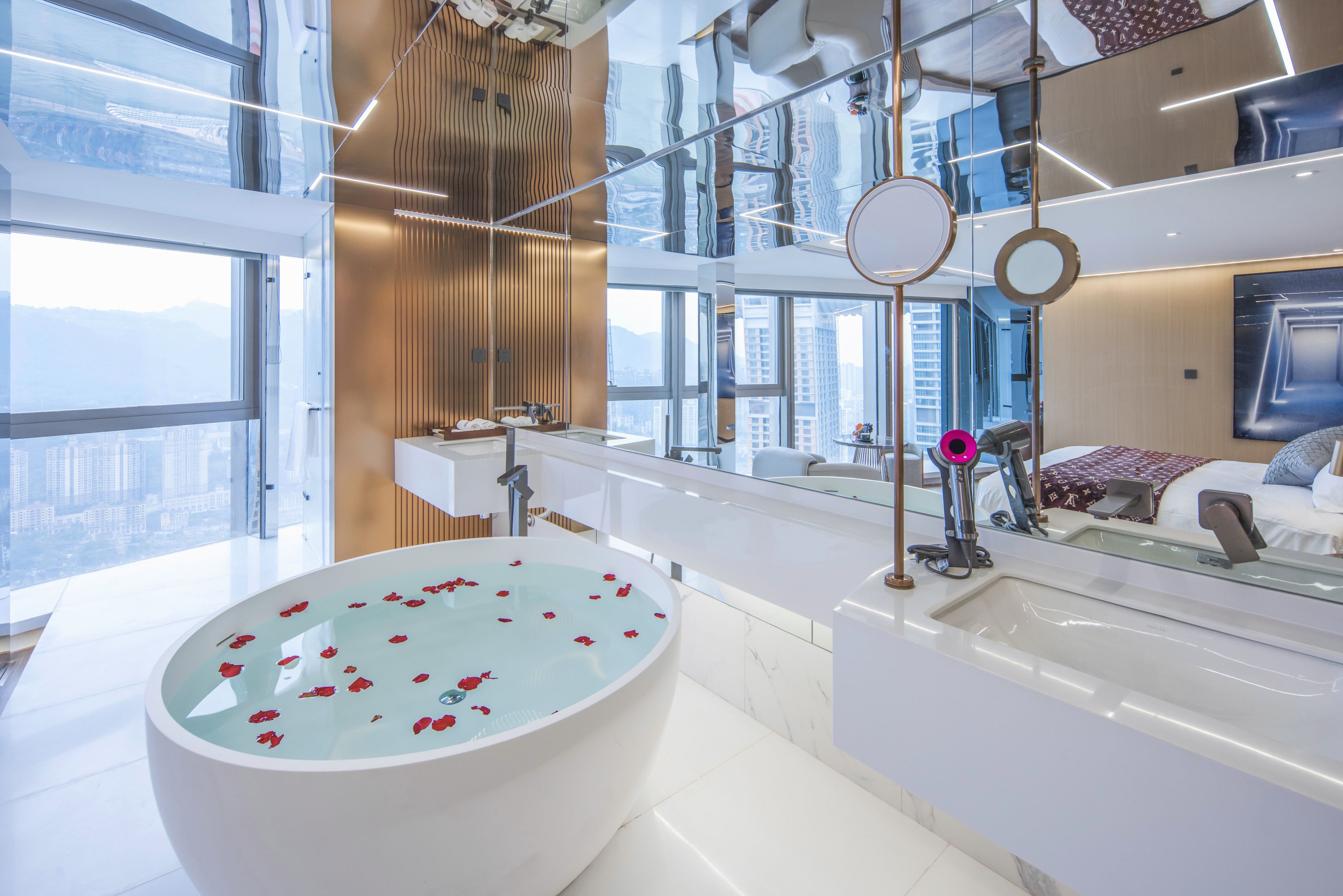 水晶横廊半岛江景大床房