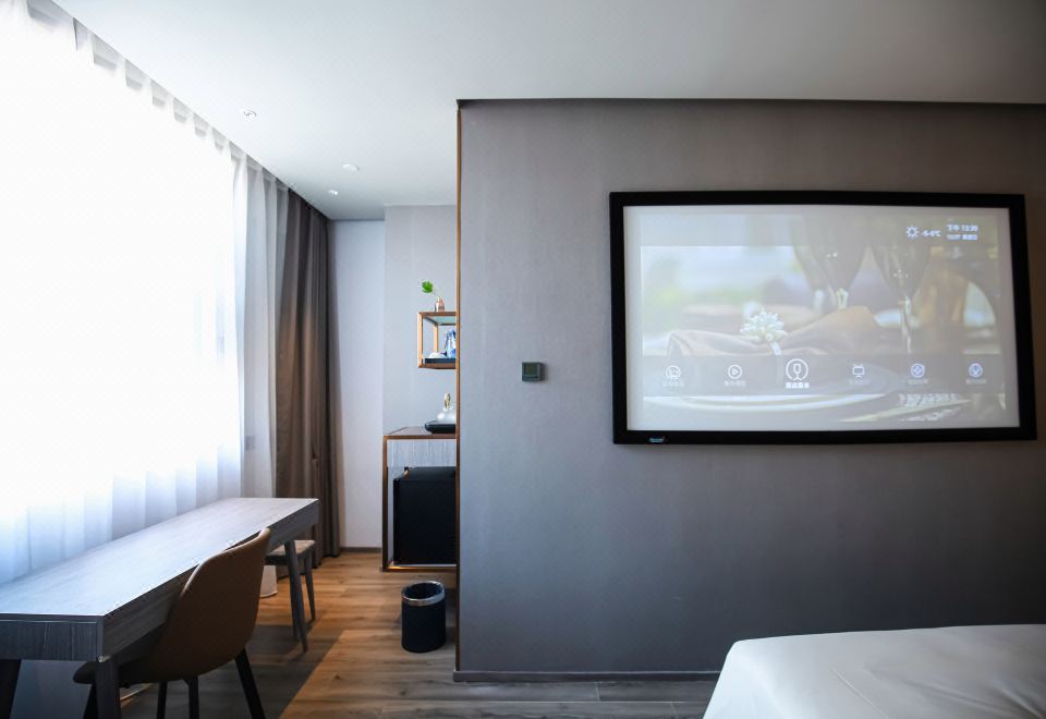 影音大床房（加熱毛巾桿+小冰箱+智能鏡）