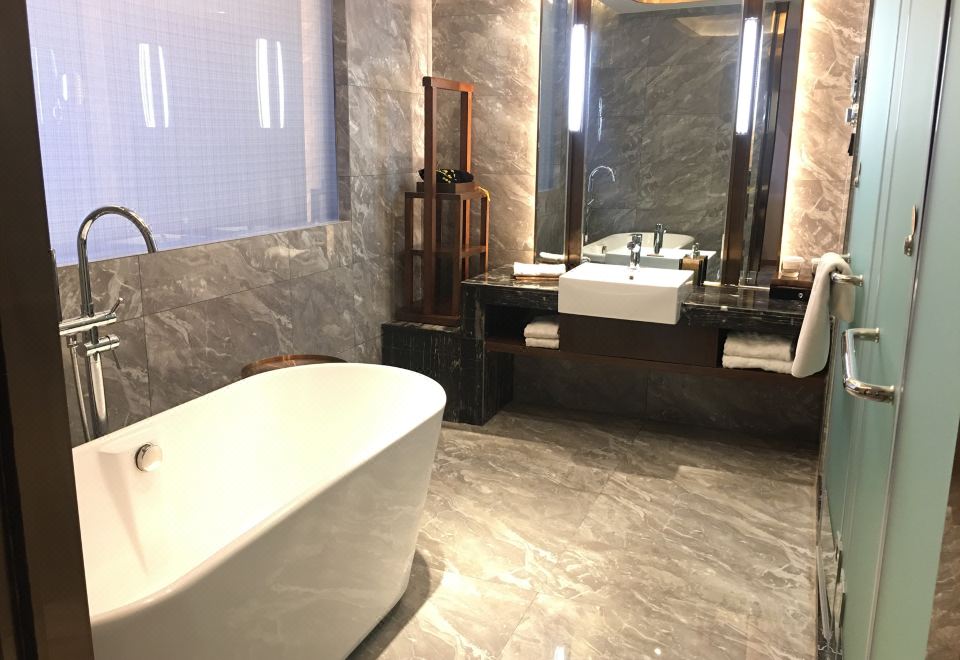 Huayang International HotelDeluxe Family Room