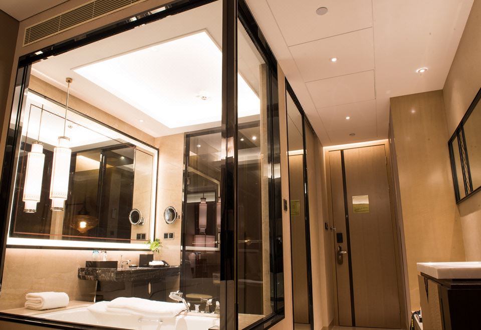 豪華大床房（繁華街景+深睡床墊+靜音加濕器）