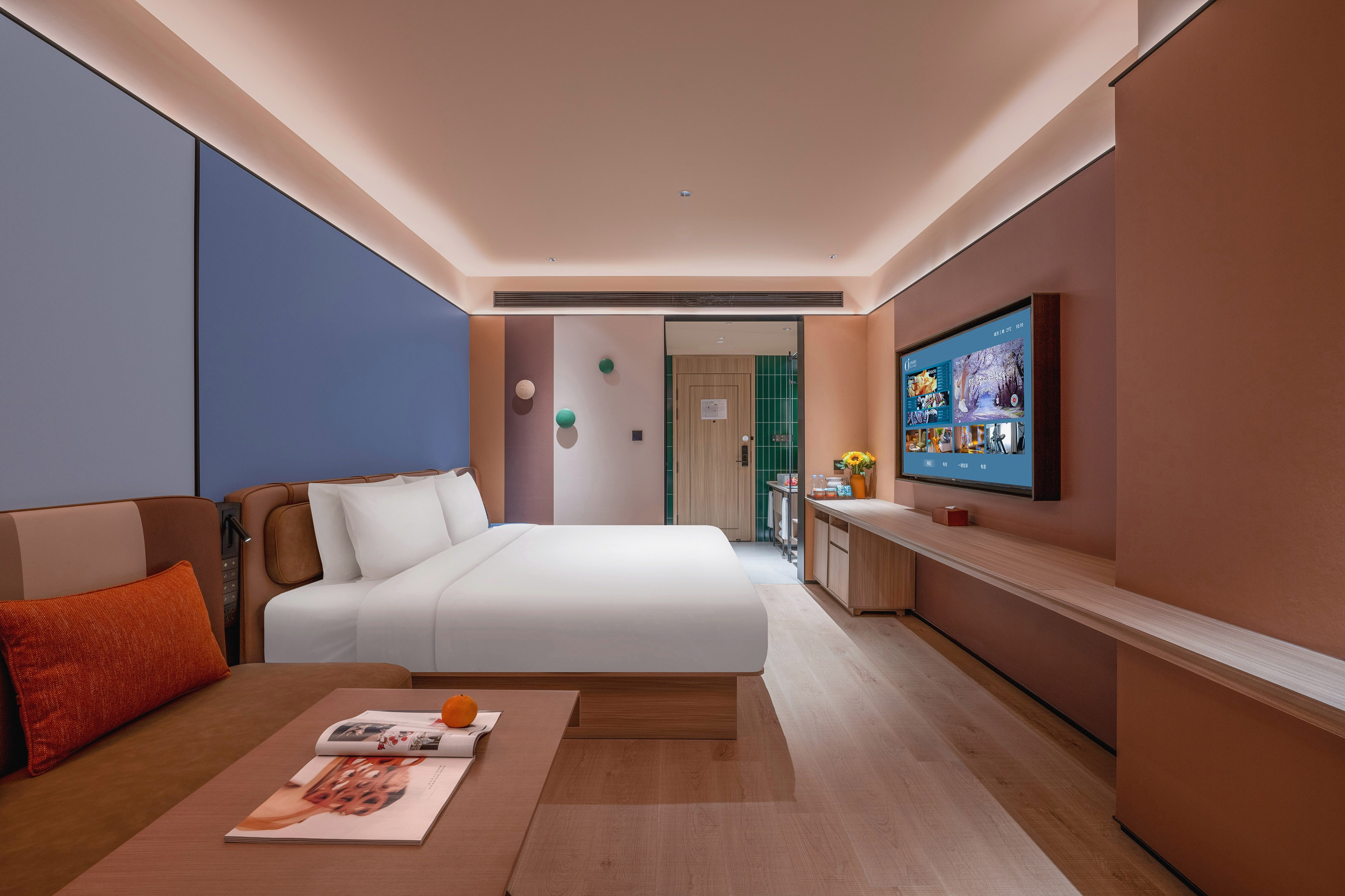 商务大床房（65寸可投屏电视+智能客控+小冰箱）